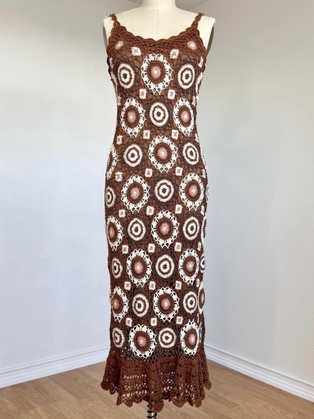 Vintage Crochet Maxi Sleeveless Shift Dress Newport News Brown Cream Boho Ruffle